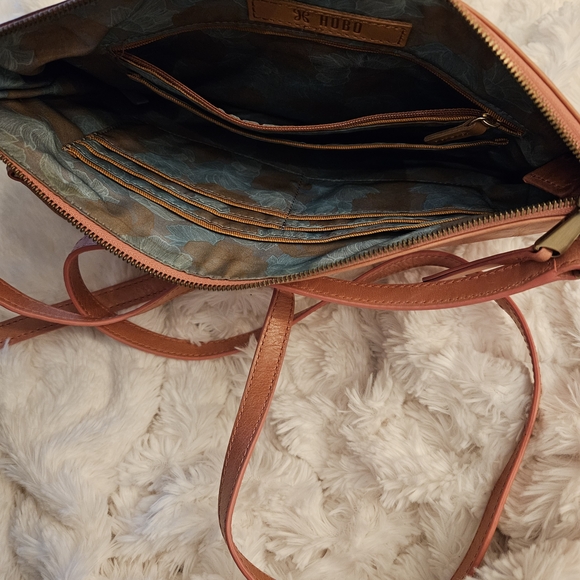 Hobo Leather Crossbody Bag - Picture 7 of 12
